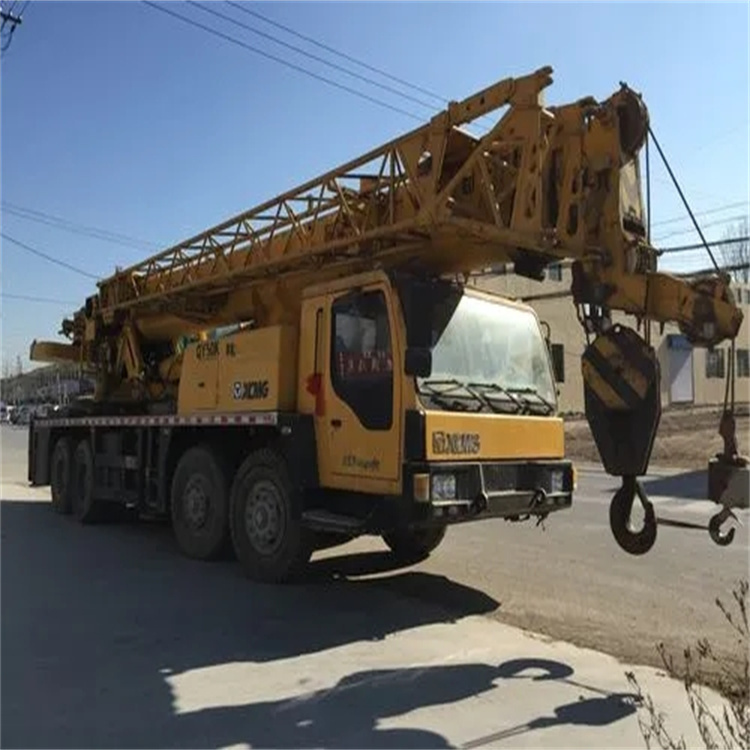 新丰吊车怎么吊装挖掘机